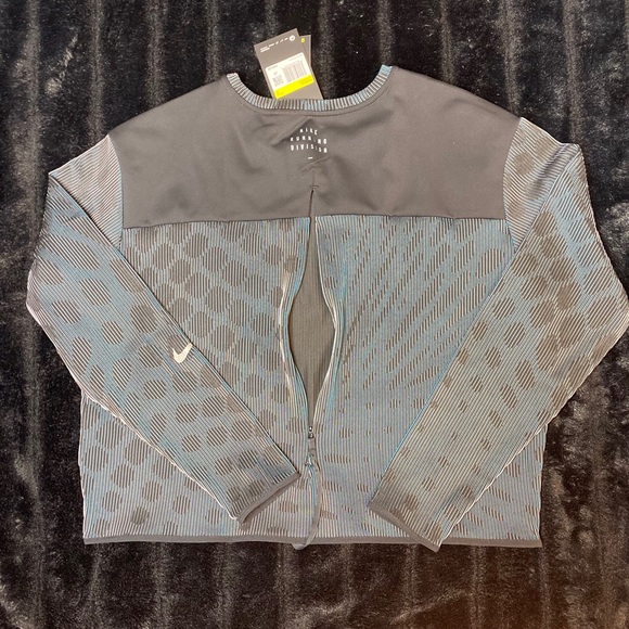 Nike Running Shirt - Picture 4 of 8